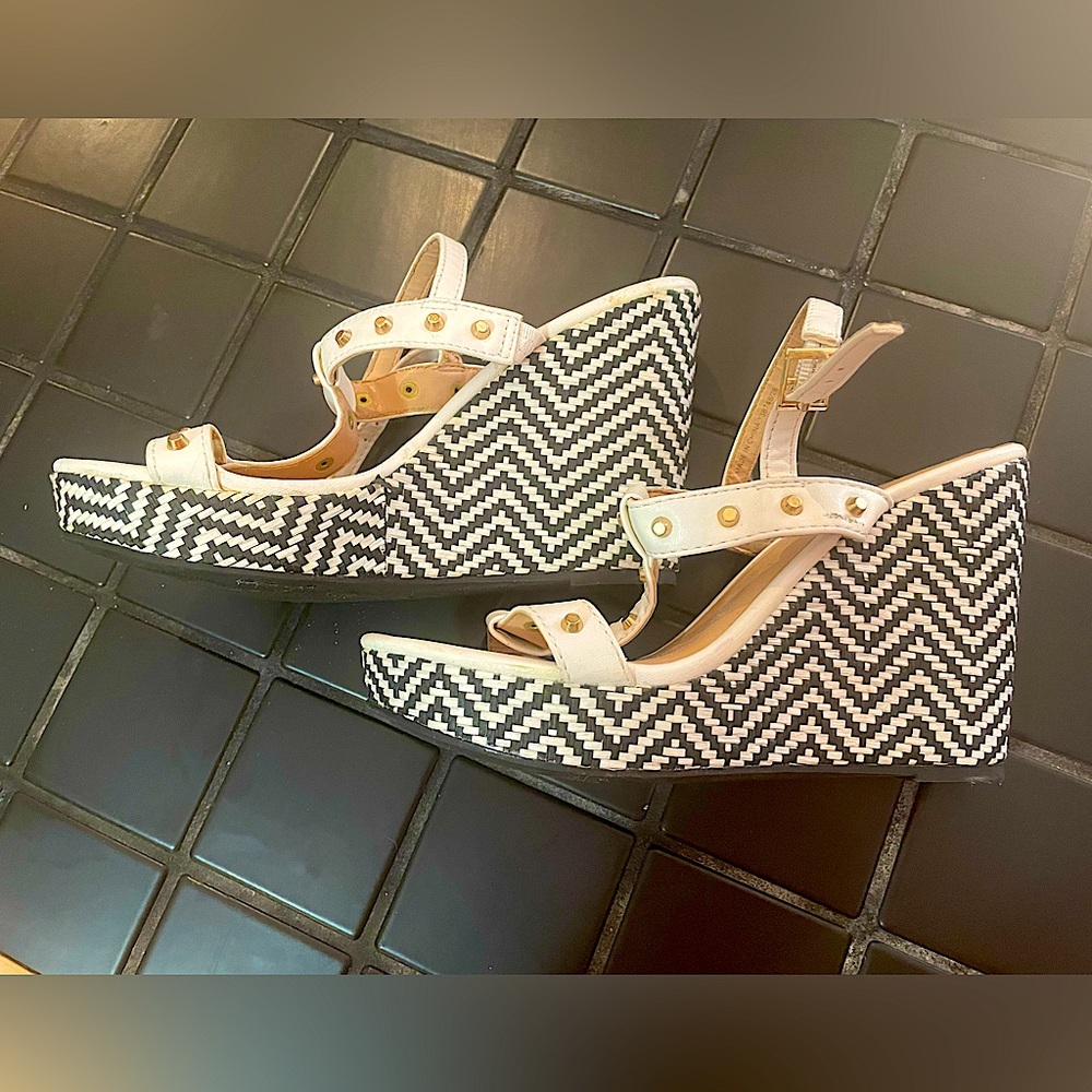 Boho Style Navy & White Wedge Platform Heels - size 7